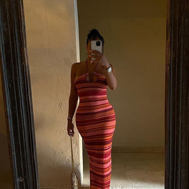 Raffiniertes Gestreiftes Maxikleid mit Rückenausschnitt & Hohem Schlitz