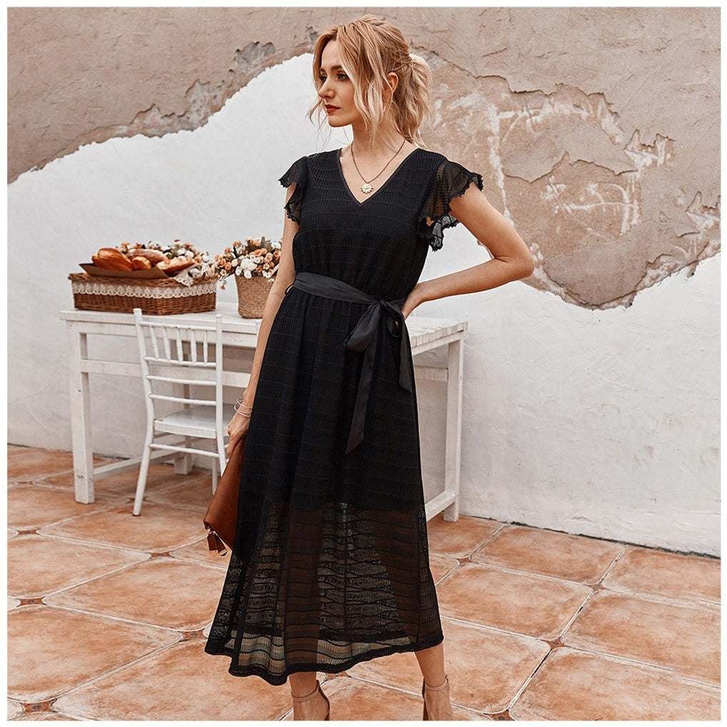 Stilvolles schwarzes Büro-Maxikleid mit Rüschen und Lochmusterspitze für Damen