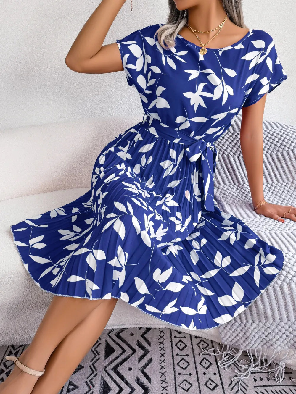 Elegantes Midikleid mit Blattdruck für Damen - Freizeitkleidung für den Sommer