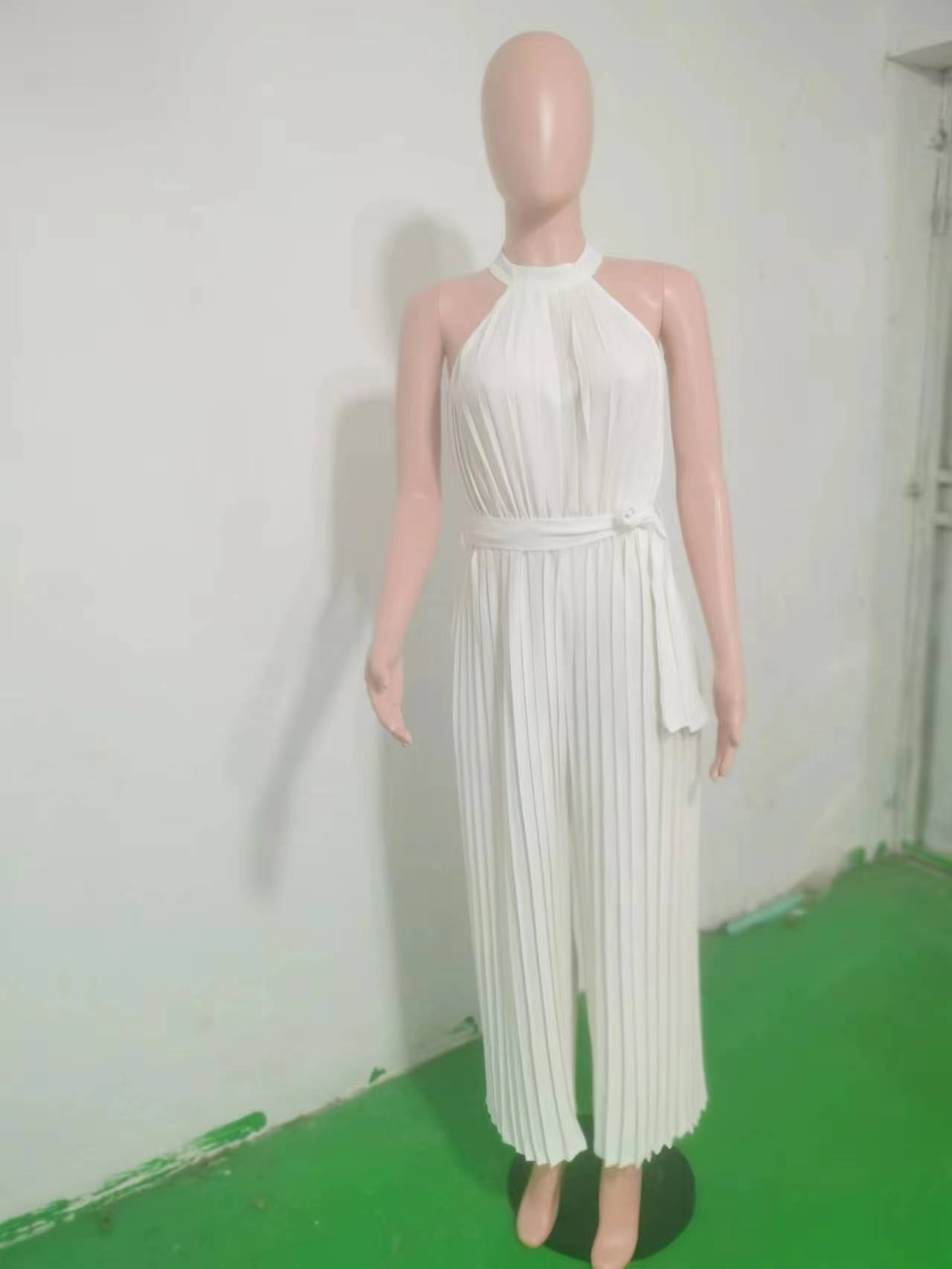 Eleganter Ärmelloser Jumpsuit mit Falten & Halterneck für Damen