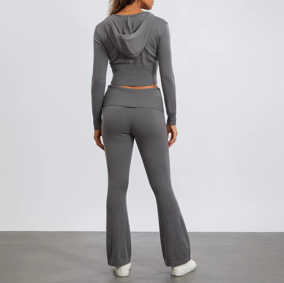 Zweiteiliges Strick-Set – Schick und Vielseitig
